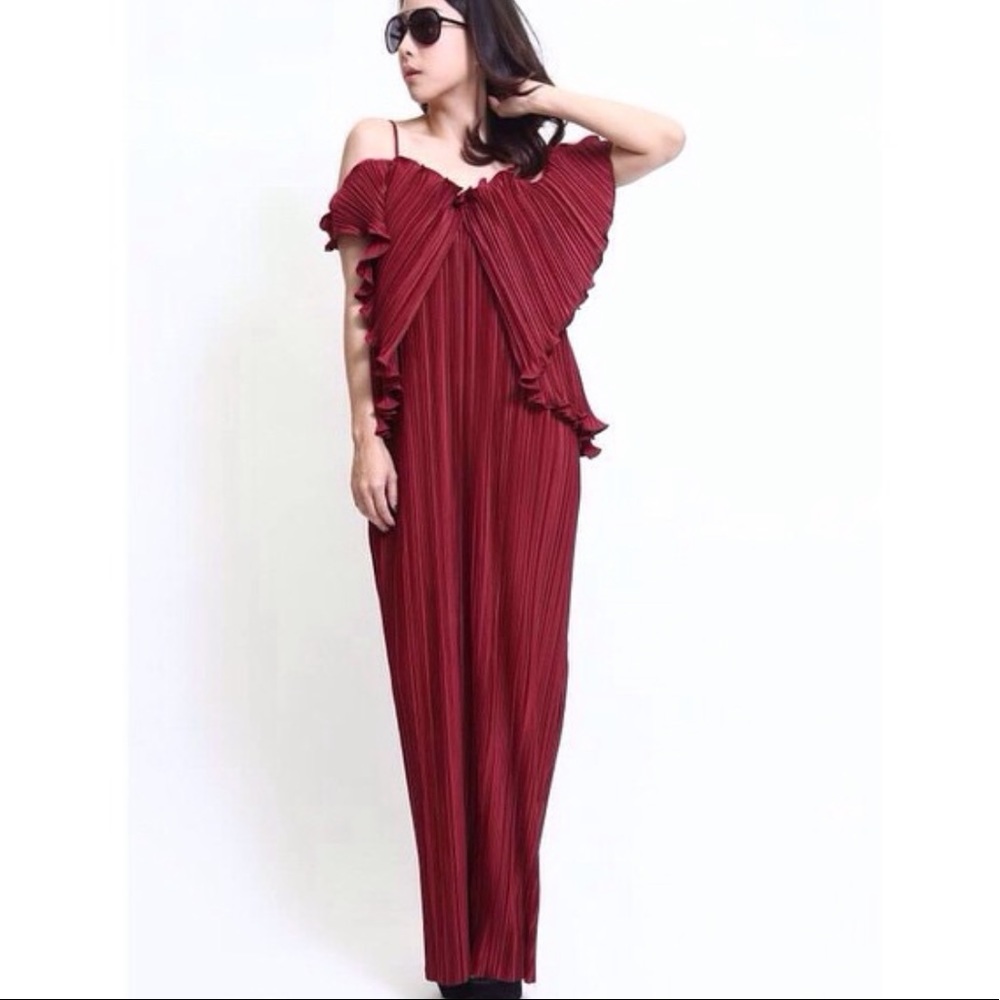 BRAND NEW Couture Oversized Pleated Red Gown
